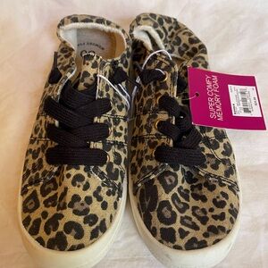 SO Leopard Print Athletic Shoes with Black Laces